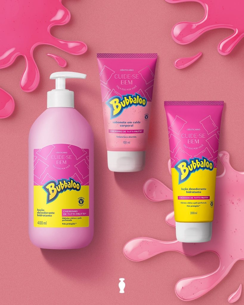 imagem dos produtos da linha bubbaloo: loção hidratante, sabonete corporal e loção desodorante, dispostos em um fundo rosa chiclete.